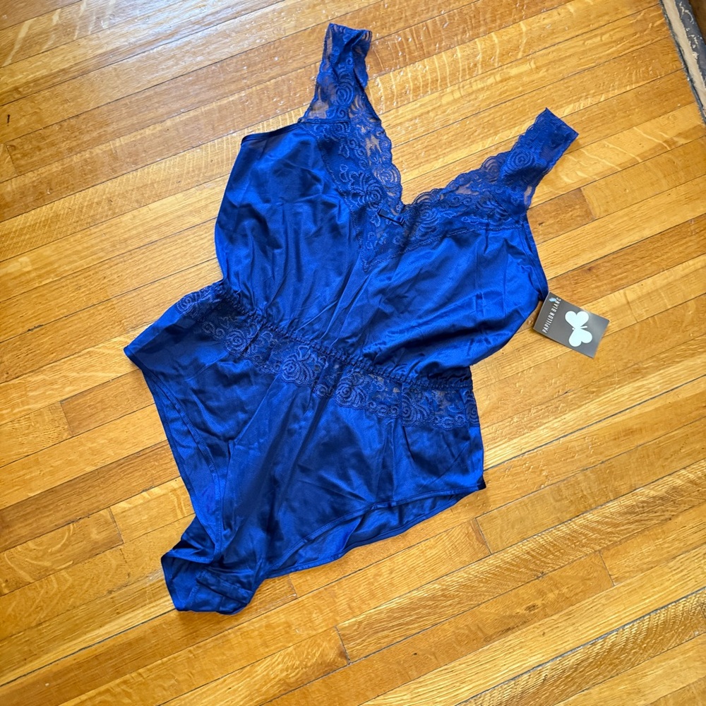 Papillon Blanc Royal Blue Lace Chemise